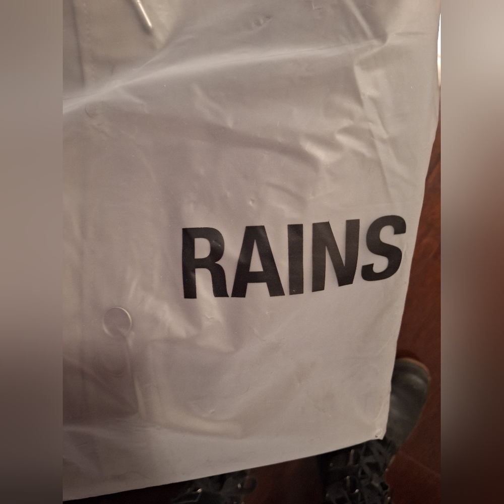 Rains Long Raincoat, Unisex Size XL. BNWT. Grey.